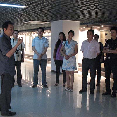 重庆市劳动教养管理局一行30余人参观画展